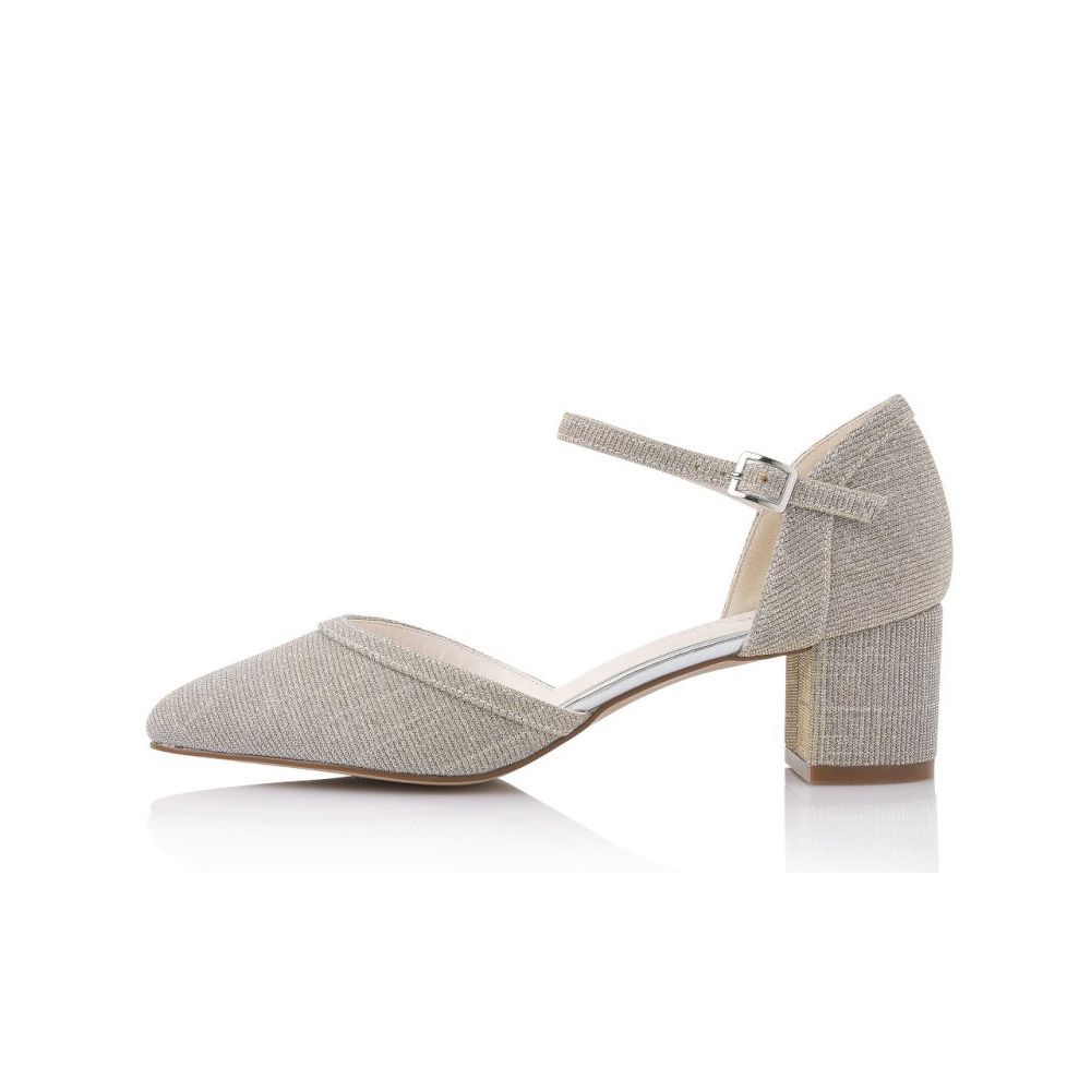 Ziijaanzicht van de Goudkleurige Metallic schoen met middelhoge blokhak van 5cm