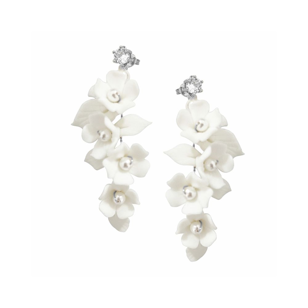 Oorbellen met korte bloemen rank en mini parels