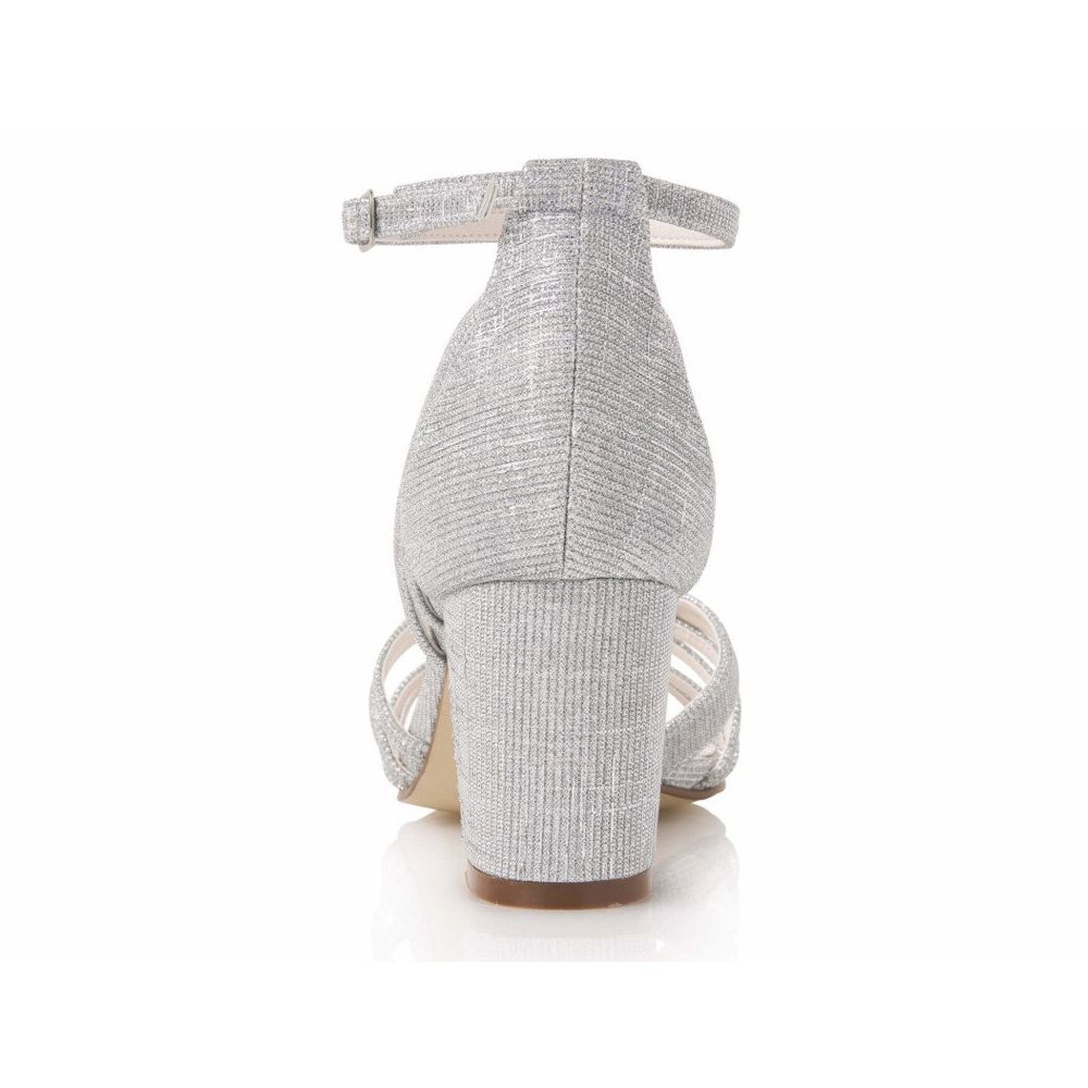 Achterkant van de Zilveren Glitter peep toe sandaal met stevige hak en gesloten hiel