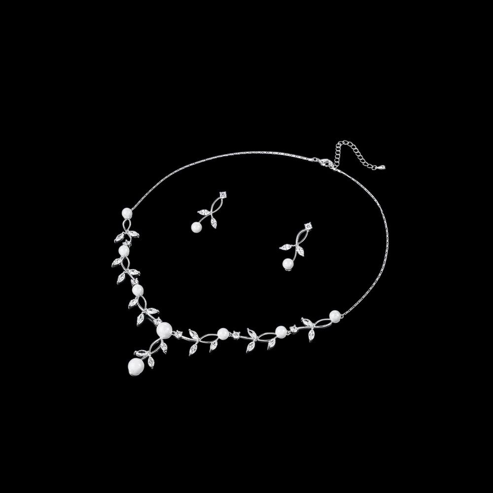 Ketting en oorbellen set met parels en zirkonia kristallen