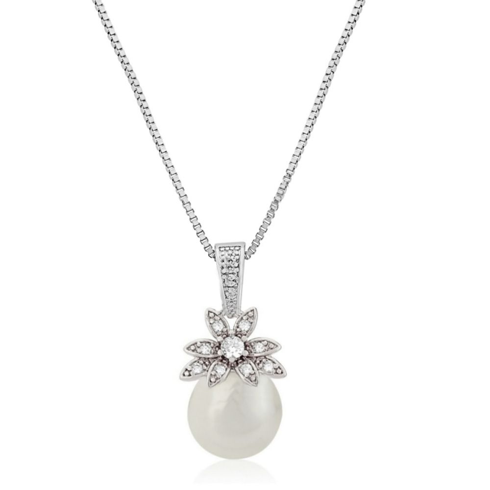 Ketting met een parel hanger en bloemetje van swarovski kristallen