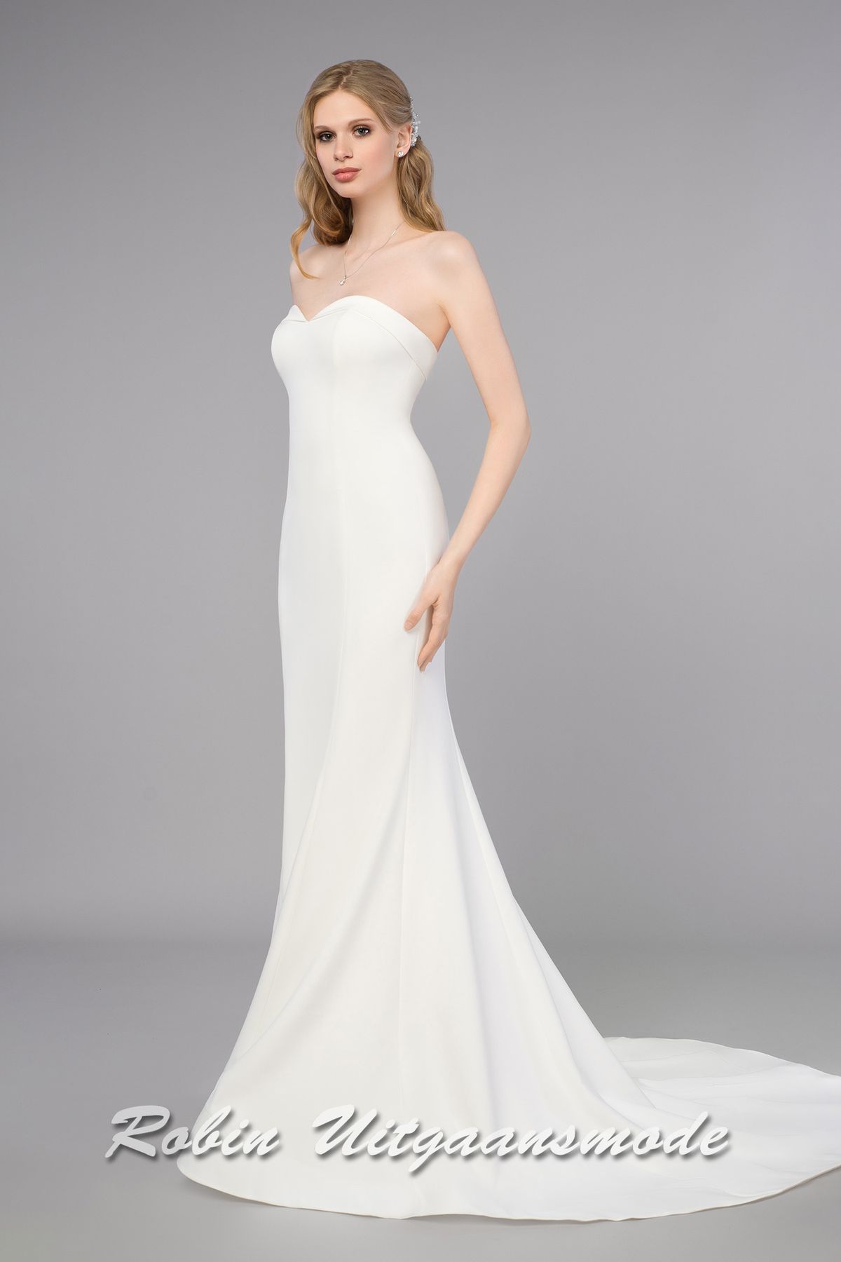 Zijaanzicht van de Fishtail bruidsjurk met heartshape strapless lijfje
