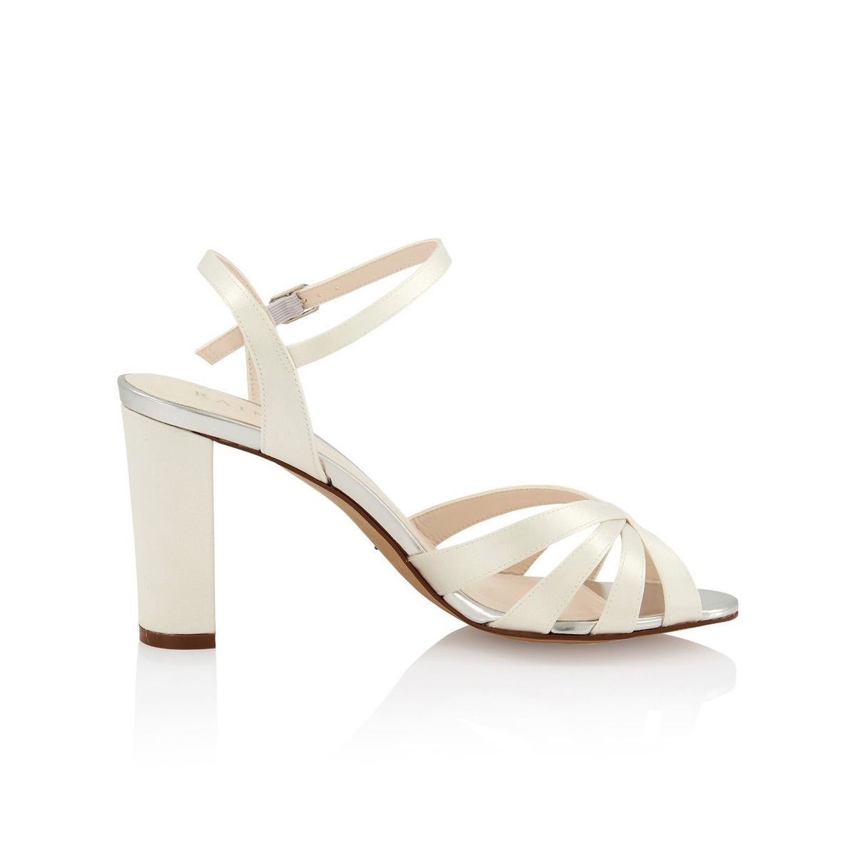 Zijaanzicht van de Ivoorkleurige Sandaal ivoor met peep-toe, hoge blokhak en enkelbandjes
