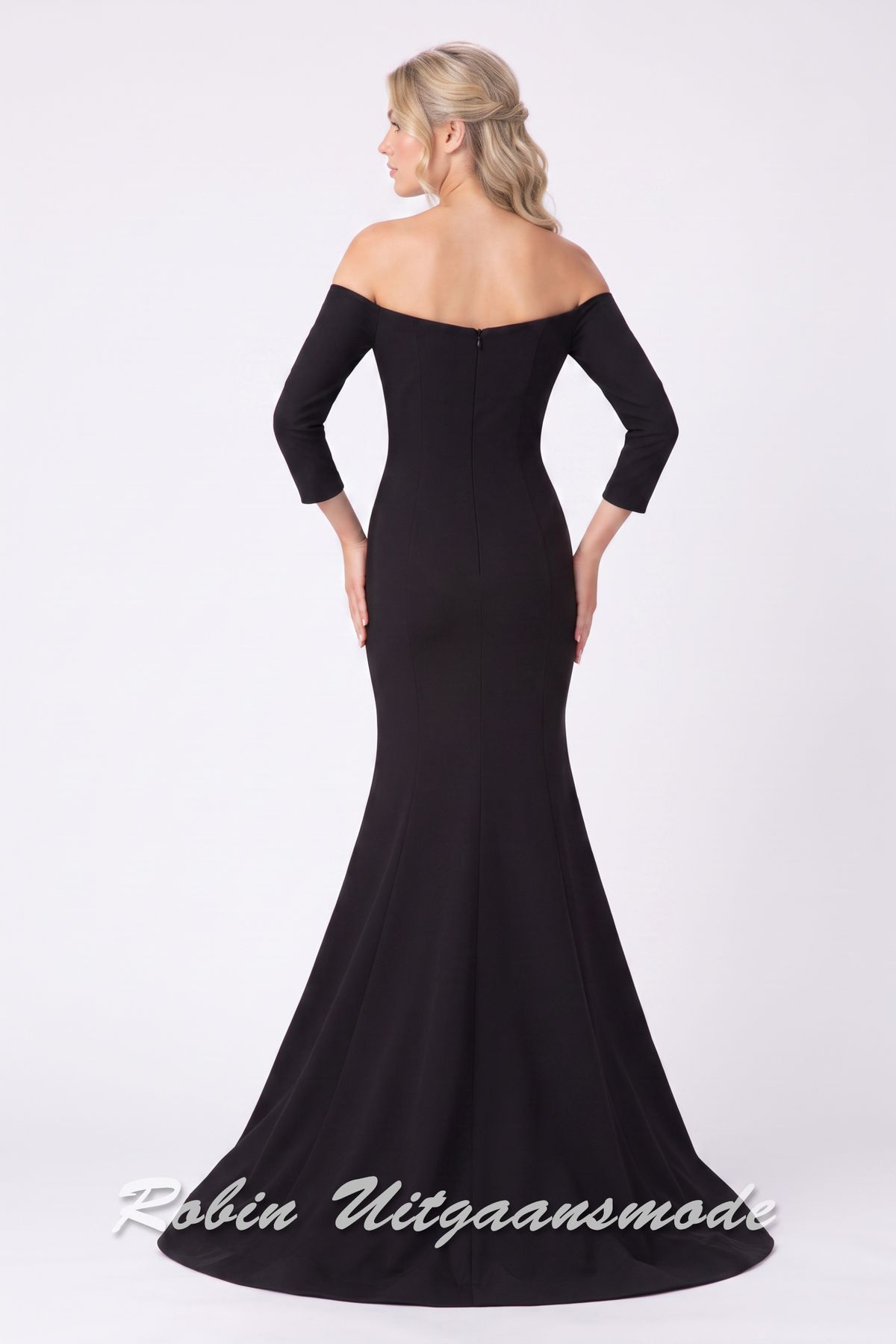 Achterkant van de Strapless zwarte galajurk met hartvormige bustelijn, driekwart lange mouwen en een zeemeermin rok
