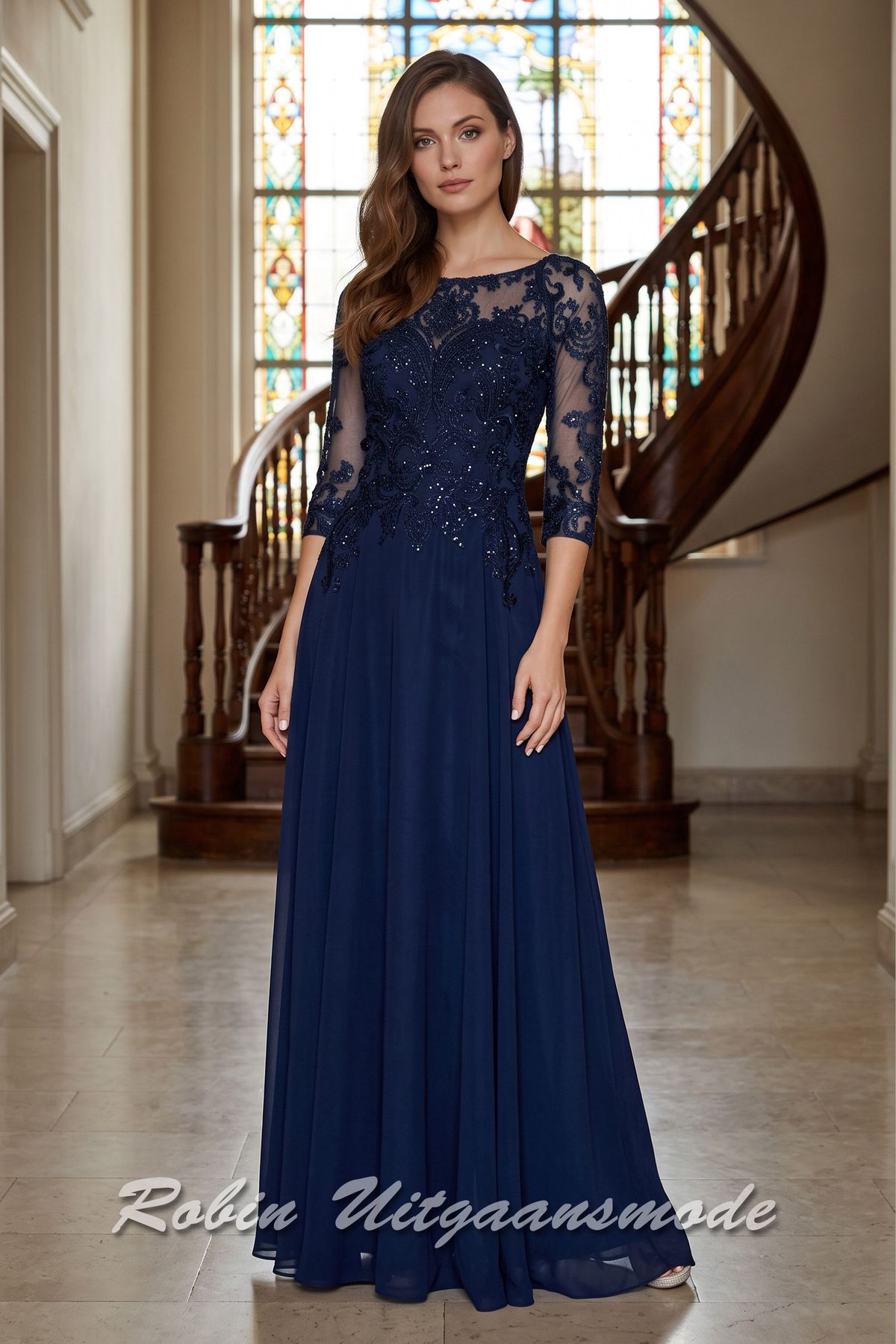 Navy blauwe Avondjurk met ¾ mouwen, boothals en geborduurd lijfje