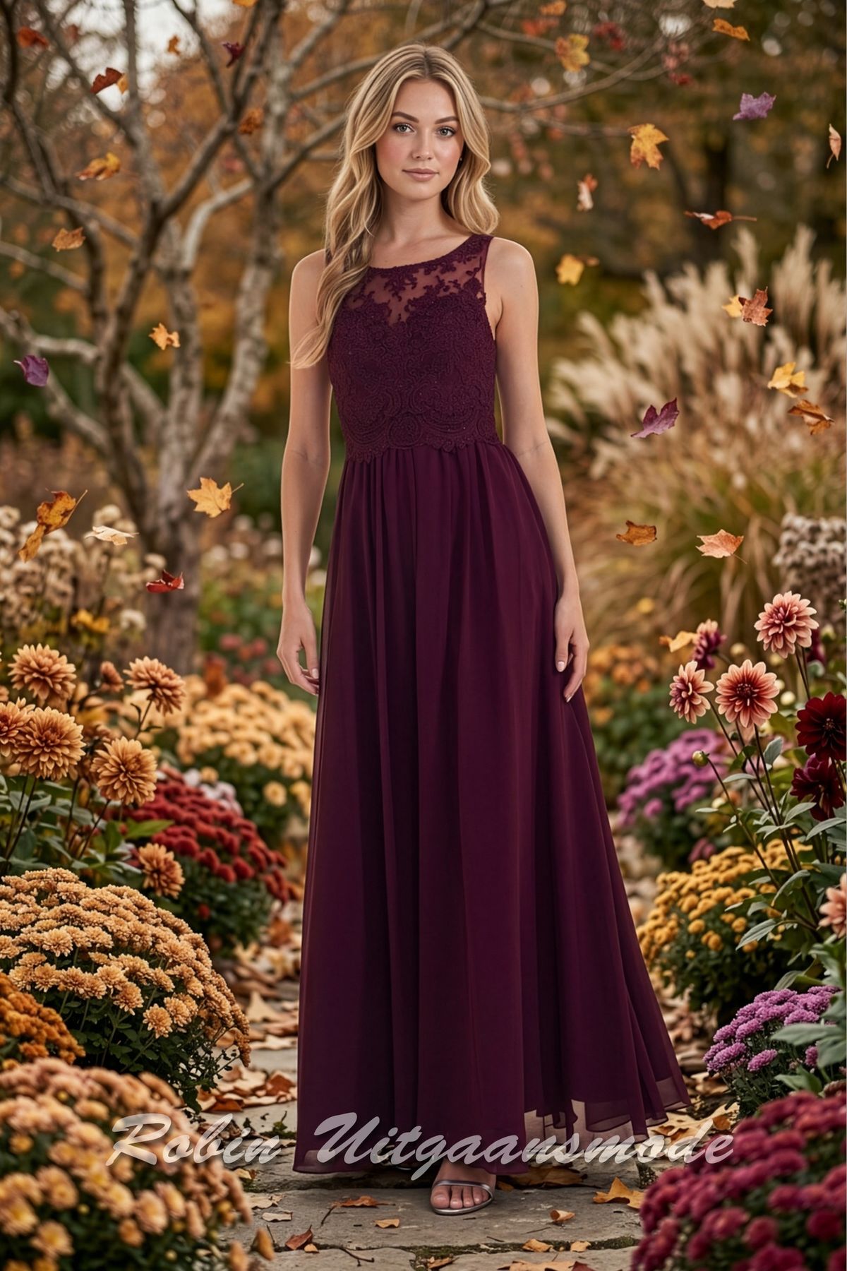 Bordeauxrode Hooggesloten galajurk met kanten lijfje en chiffon rok