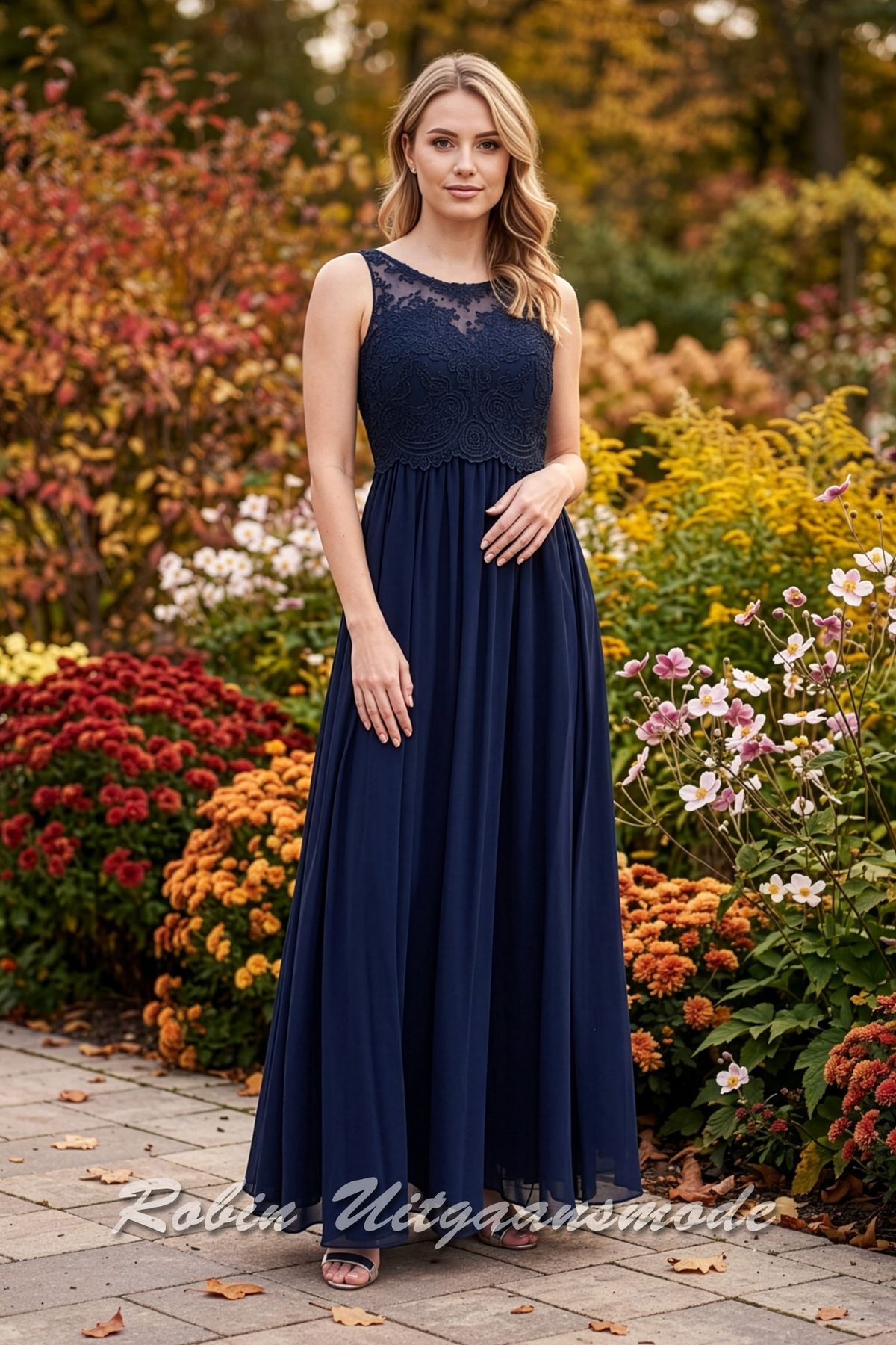 Navy blauwe Hooggesloten galajurk met kanten lijfje en chiffon rok
