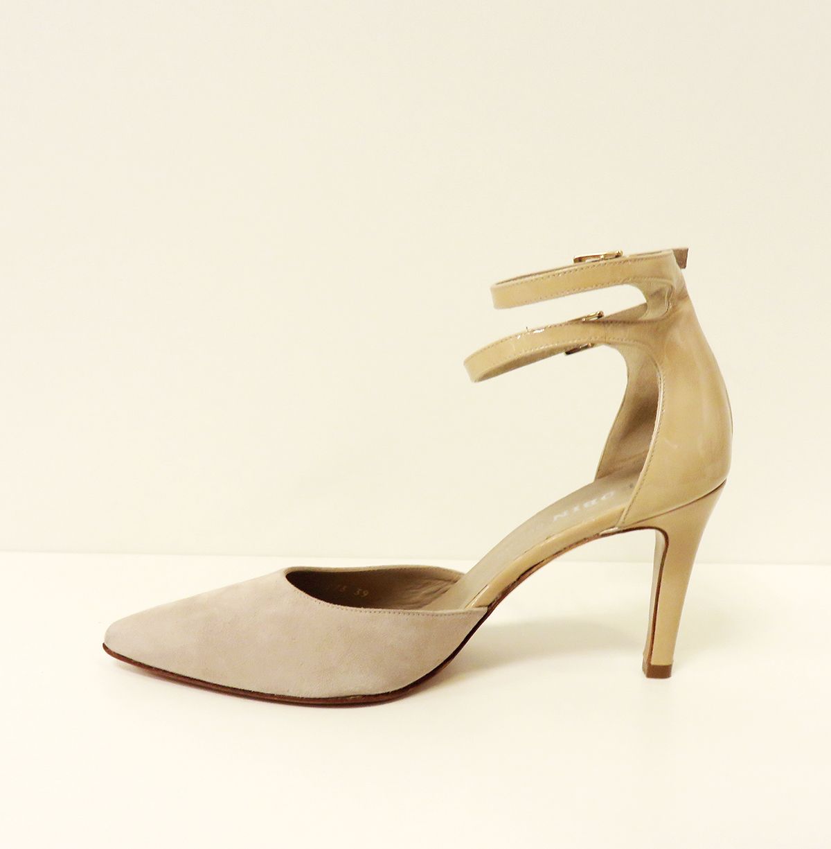 Nude-roze pumpschoenen met dubbele enkelbandjes