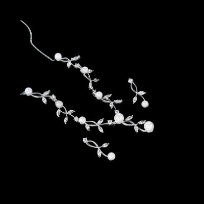 Ketting en oorbellen set met parels en zirkonia kristallen