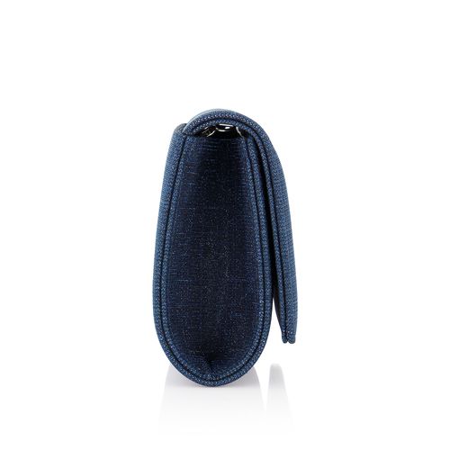 Zijkant van de Navyblauwe compacte clutch met halve envelop klep