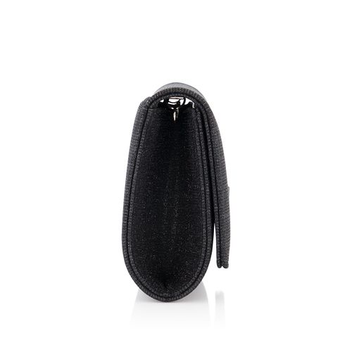 Zijkant van de Zwarte compacte clutch met halve envelop klep