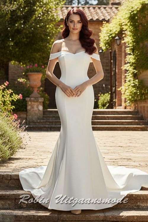 Off-shoulder trouwjurk met aansluitend lijfje, een zeemeerminrok en kleine sleep