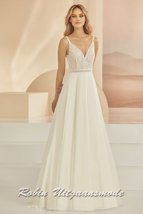 A-lijn trouwjurk met kanten lijfje, rugdecolleté, smalle bandjes en chiffon rok