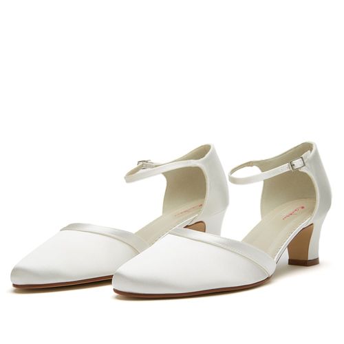 Paar Comfortabele bruidsschoenen brede leest en ronde neus