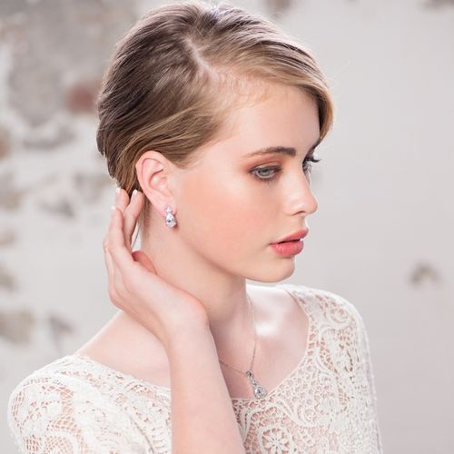 Kleine oorbellen met een druppelvorm zirkonia strass hanger