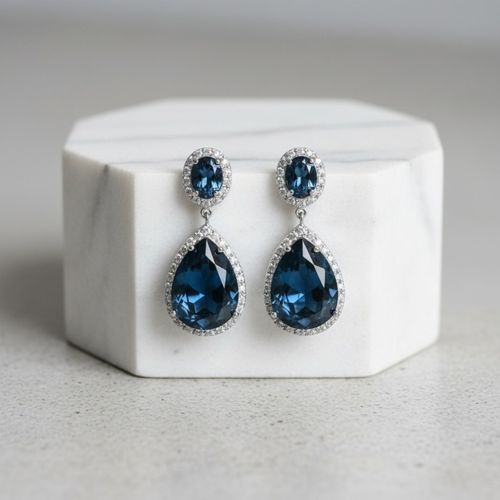 Starlet stijl oorbellen met geslepen blauwe kristallen
