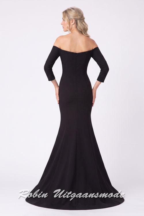 Achterkant van de Strapless zwarte galajurk met hartvormige bustelijn, driekwart lange mouwen en een zeemeermin rok