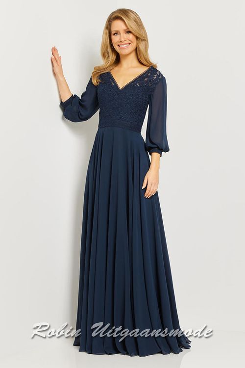 Navy Avondjurk met kanten lijfje en driekwart mouwen van chiffon