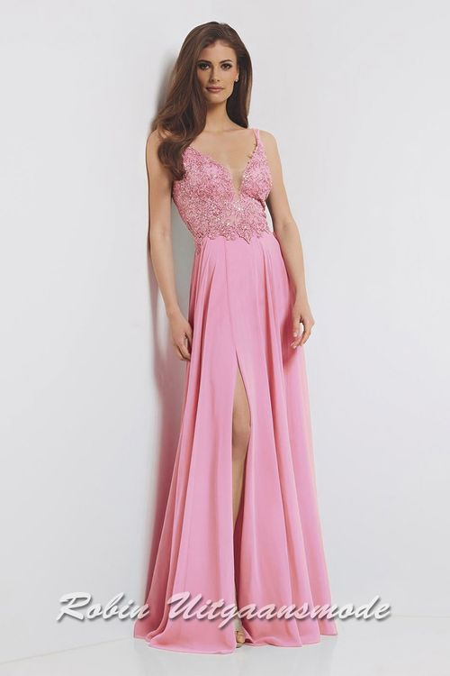 Roze Galajurk met diep uitgesneden heartshape halslijn en een chiffon rok met verborgen split