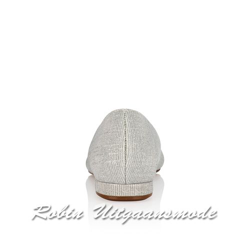 Achterkant van de zilveren Comfortabel gesloten ballerina in metallic kleuren
