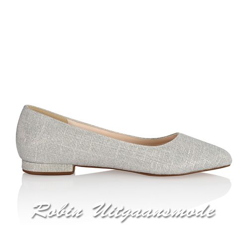 Zijkant van de zilveren Comfortabel gesloten ballerina in metallic kleuren