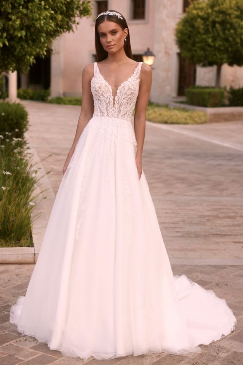 Prinsessen trouwjurk met kant en A-lijn rok met sleep