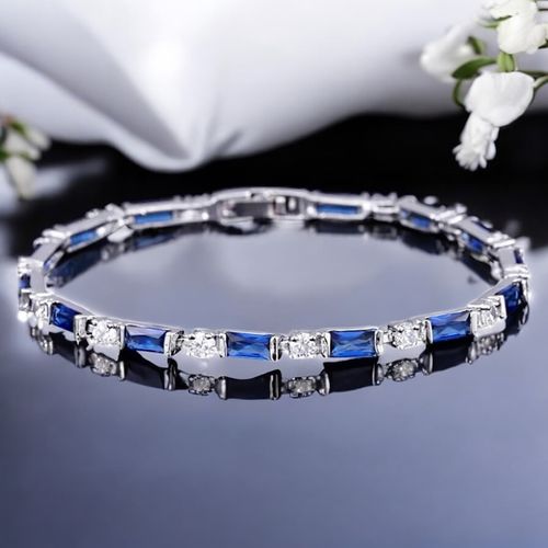 Smalle armband met saffierblauwe en heldere geslepen kristallen