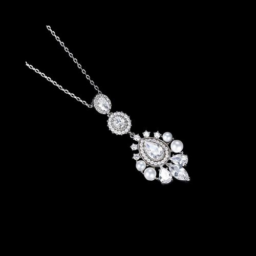 Ketting met zirkonia en parels hanger in een kroonluchter model