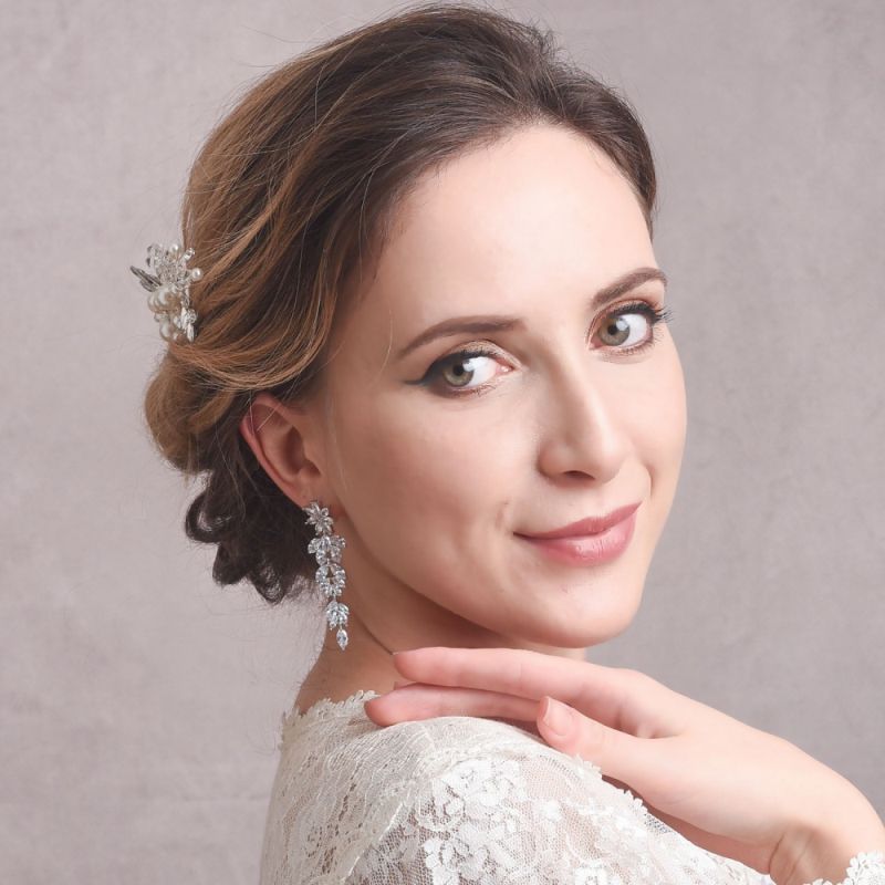 Lange oorhanger met cubic zirkonia kristallen
