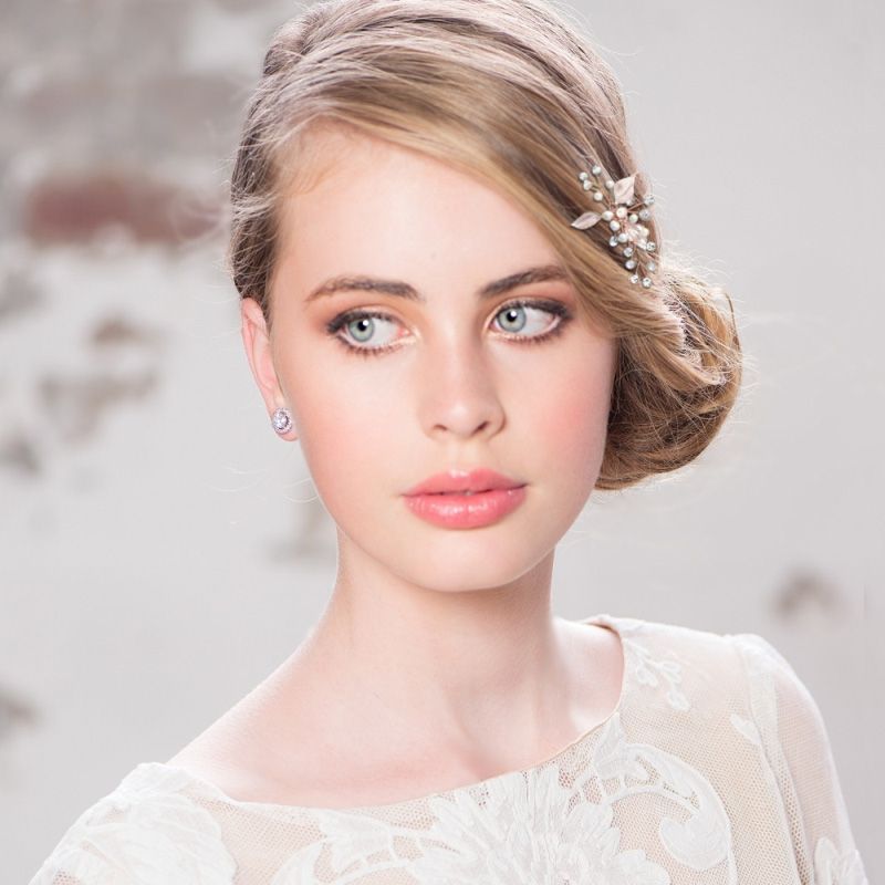 Romantische haarspeld met parels en zilverkleurige blaadjes
