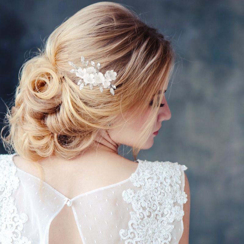 Romantische haarkam met kristallen en bloemen