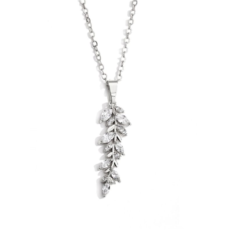 Ketting met klein bedeltje in takjes vorm met strass kristalletjes
